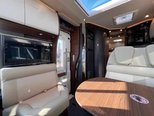 Carthago Chic C-Line I 4.9 LE MERCEDES/OVERHEAD CUPBOARDS  photo: 12