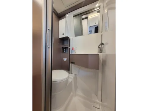 B&uuml;rstner Eliseo 642 C 4 berths pop-top roof single beds photo: 21