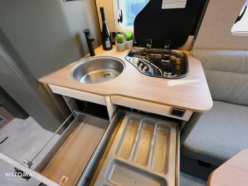 Hymer GT-S 685 Pop-top roof Face to Face 2027  photo: 10