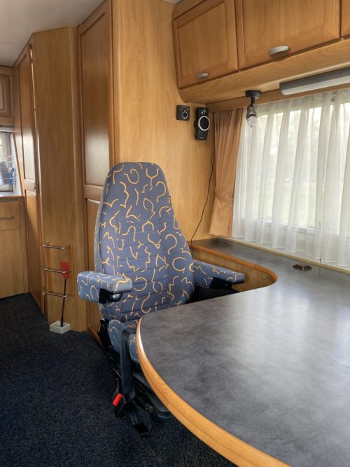 Hymer B 584 2.8 JTD 128 Pk Integral, Drop-down bed front, Long bench, 3 Swivel seats, End kitchen etc. Year 2002. B 584 Marum photo: 16