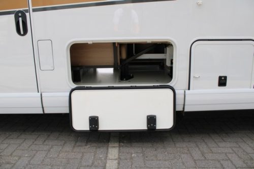 Robust AUTOMATIC 180 hp Malibu I 490 LE by Carthago lift-and single length beds (124 photo: 13