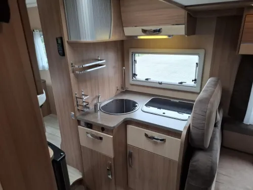 Pilote Adventure 736 T 130PK Queensbed Hubdach Foto: 11