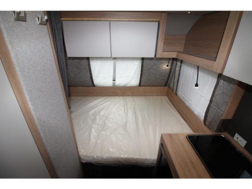 Knaus Sport 420 QD Transverse bed & spacious kitchen! photo: 7