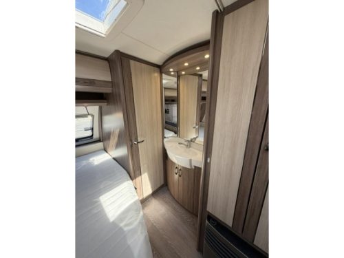 Hobby De Luxe 400 SFE Incl. Awning and Awning photo: 15
