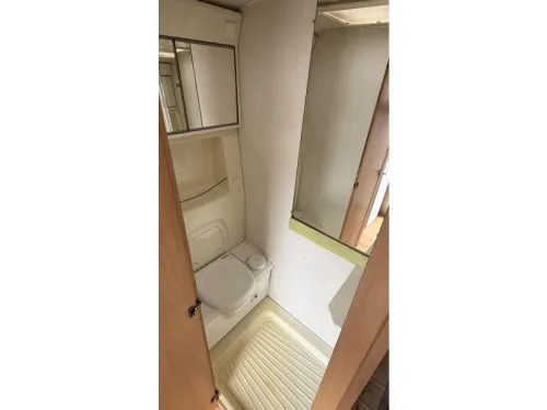 Beyerland Vitesse 460 MD Heckk&uuml;che Sitzgruppe Festbett Foto: 7