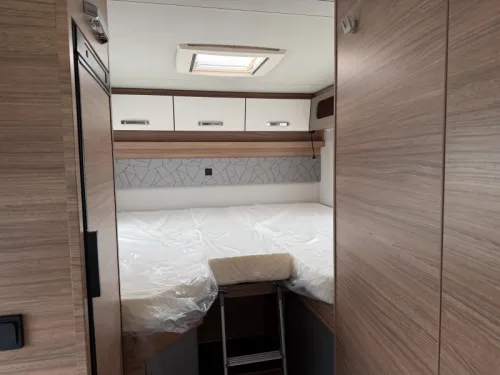 Weinsberg CaraSuite Spicy 650 MEG Automatik / Hubdach  Foto: 3