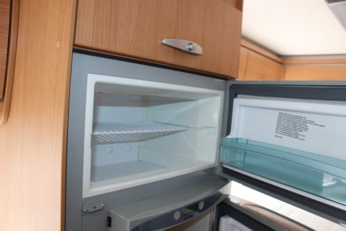 Knaus Sun Ti 700 Meg, Querbett, Garage, drehbare Vordersitze, Halbdinette, Sitzbank. Bj. 2008 Marum (Groningen) Foto: 21