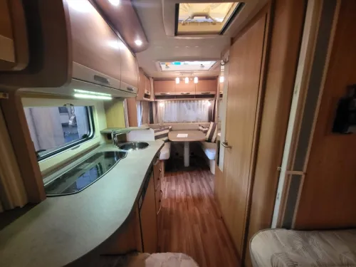 Knaus Sudwind 460 EU avec auvent &agrave; cassette et paroi lat&eacute;rale photo : 3