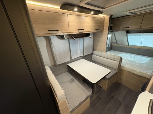 Weinsberg CaraOne Edition HOT 480 QDK bunk bed / transverse bed photo: 11