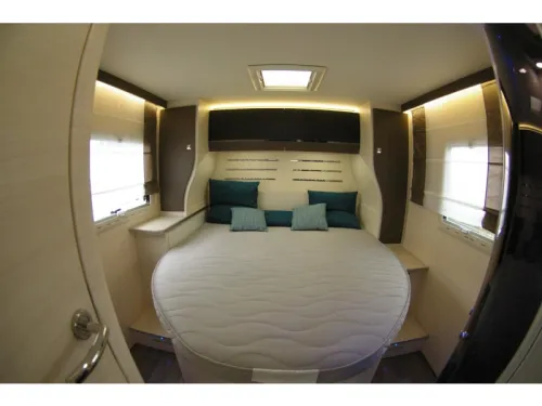 Chausson Exaltis 6028 EB Queensbed, Hubdach.  Foto: 10