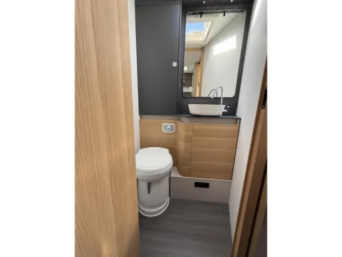 Adria Matrix Plus 670 SC Queensbed - AUTOMATIK Foto: 17
