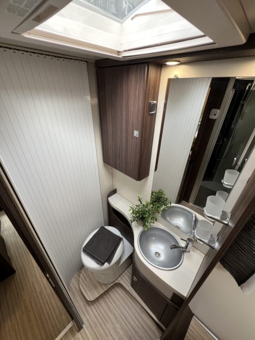 Benimar Tessoro 496 QUEENSBED+RONDZIT DAKAIRCO CAMERA EURO6  foto: 9