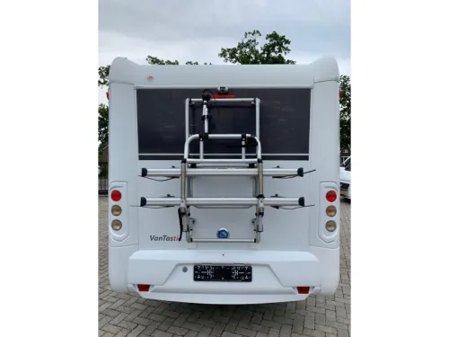 Knaus Vansation 600 TI Single Beds Garage photo: 4