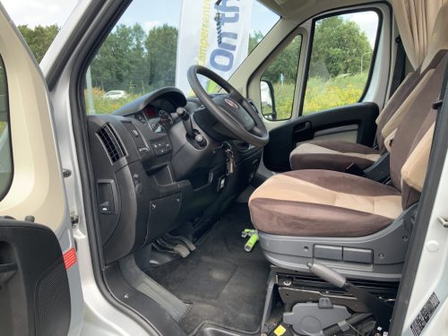 Laika Exclusieve Ecovip AUTOMATIC, 2.3 Multijet 150 HP, Semi-integrated, Queen bed, Half-dinette, Swivel seats Motorhome centre on the road photo: 25