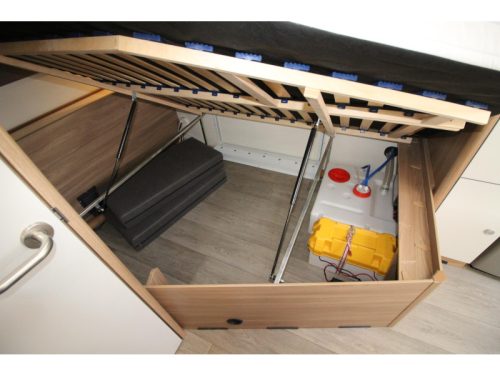 B&uuml;rstner IC Line 460 TS Mover, Bike rack, Awning  photo: 17