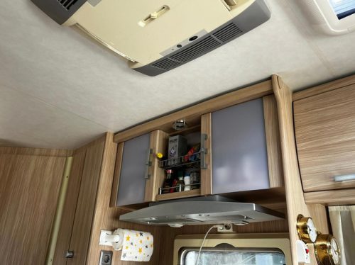 TEC I 670 | Leveling system | Air suspension | Off-Grid | Underfloor heating | Air conditioning | Solar panels photo: 18