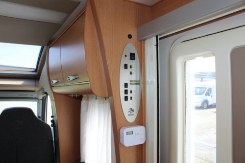 Knaus Sun Ti 700 Meg, Querbett, Garage, drehbare Vordersitze, Halbdinette, Sitzbank. Bj. 2008 Marum (Groningen) Foto: 27