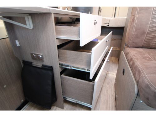 P&ouml;ssl Roadcruiser 640 Single beds - Automatic  photo: 20
