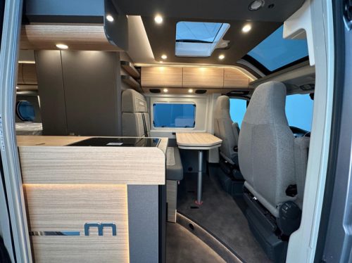 Malibu Van First Class - Two Rooms 640 LE RB Charming GT Skyview photo: 3