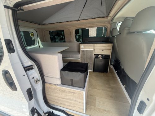 Renault traffic bus camper professionally converted pop-top air conditioning cruise control 2 berths awning Thule photo: 10
