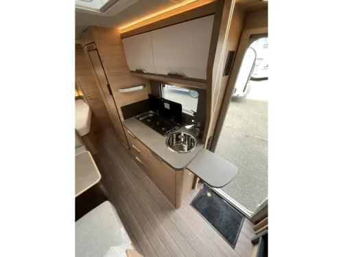 Knaus Sudwind Black Selection 540 FDK STAPELBED-6 PERSOONS  Foto: 4