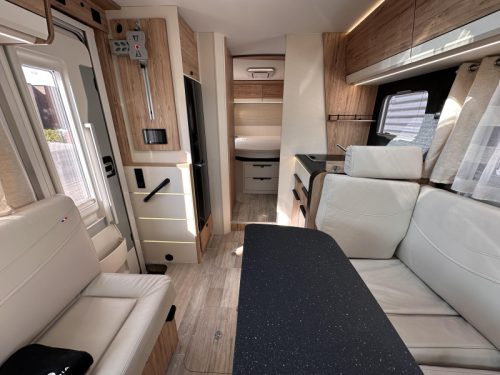 Bavaria I 720 Queensbed 140PK Roof air conditioning photo: 4