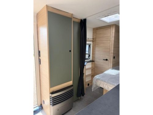 Caravelair Sport Line 455 French bed - Spacious dinette photo: 17