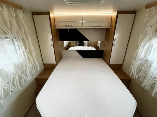 Rimor Seal 69 PLUS Queens bed. 5 seat belts photo: 2