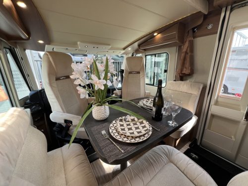 Carthago C-Tourer I 144 QB Fixed bed + Pop-top roof Towing hitch Roof air conditioning photo: 12