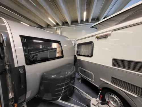 T@B Basic 320 with refrigerator and 1,000 axle photo: 2