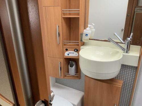 Hymer B 614 2.8 JTD 146 HP Integral, Transverse &ndash; bed & Pull-down bed, Garage etc., Year 2005 Camper centrum on the road photo: 18