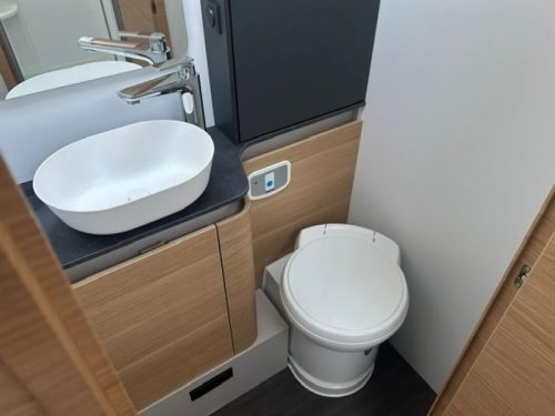 Adria Coral 670 DL 60 Years 180 PS + Automatik Foto: 12
