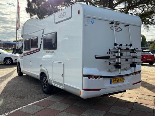 LMC H747 Single beds and a pop-top roof, bearlock, camera photo: 4