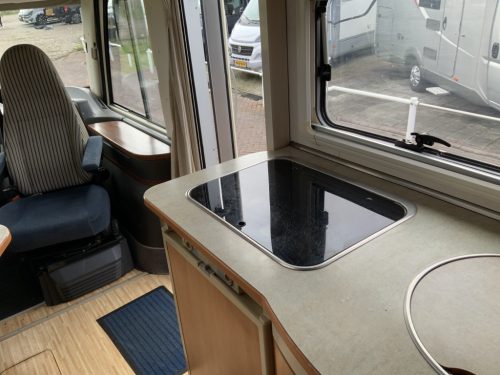 Hymer B 674 SL 2.3 M. 130 PK Vollintegriert, 4 Schlafpl&auml;tze 4 Gurte, Einzelbetten, Hubbett, Motor-Klimaanlage, Bj.2008 Ihr Wohnmobil-Verkaufsvermittler Marum Camper Zentrum on the road Foto: 15