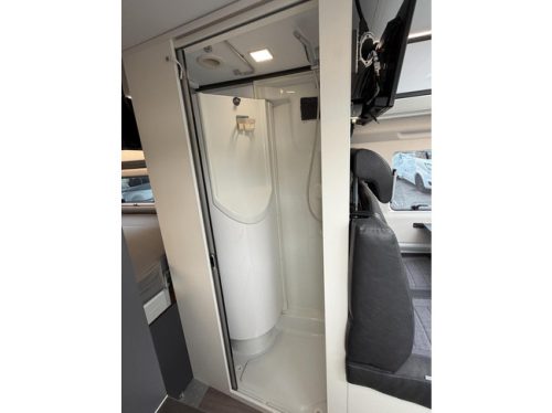 Adria Twin Supreme 640 SGX Solarpanel Skyroof Markise LED TV Foto: 22