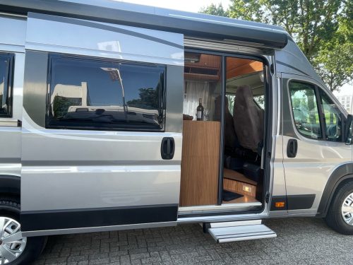 p&ouml;ssl ROADCRUISER XL SINGLE BEDS RAISED TOW HITCH photo: 4