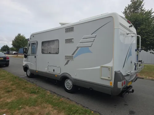 Hymer B klasse 544 Spacious seating area photo: 2