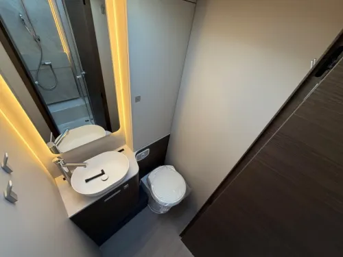 Adria Coral Supreme 670 DL AIRCO/180HP/AWNING photo: 10