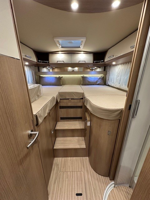 Carthago C-Tourer I 149 LE, automatic, without pull-down bed! photo: 8