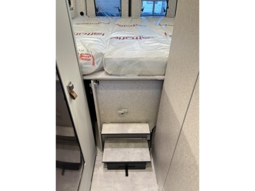 Hymer Grand Canyon S 700 4x4 - toit relevable - lit longitudinal photo : 14