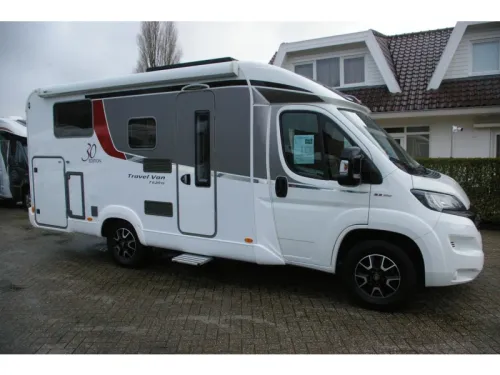 B&uuml;rstner Travel Van T 620 G Single beds, Automatic photo: 1