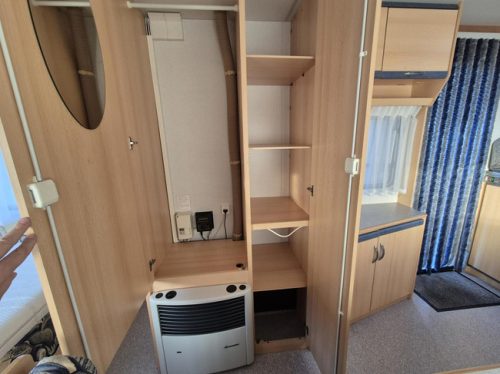 Eifelland 490 Holiday, 2nd owner with bag awning and side wall photo: 16