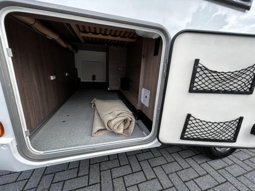 B&uuml;rstner Ixeo IT 700 Queen bed/pop-top roof/39,000km photo: 20