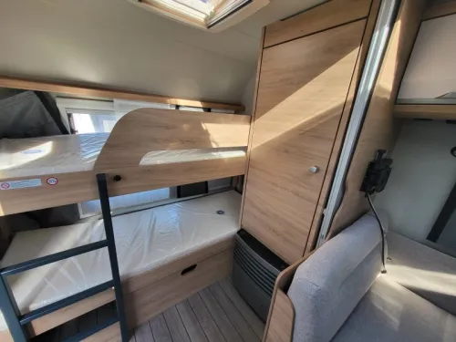 Knaus Sudwind Black Selection 540 FDK super ger&auml;umig und komplett Foto: 8