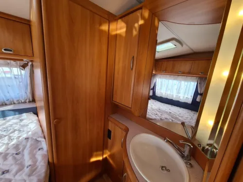 Hobby De Luxe 460 UFE mit Markise Foto: 13