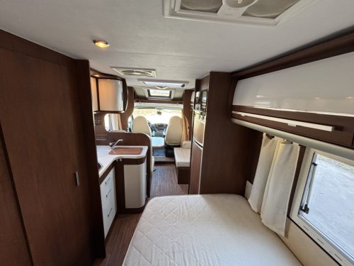ELNAGH Prince 590L - 2011 - Luxury Semi-integrated - 86,000km Prince 590L photo: 3