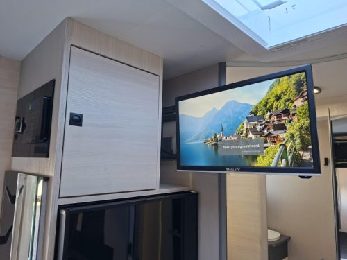 Chausson 640 Titanium Line face 2 face / pop-top roof / TV photo: 11