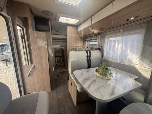 Hymer carado T 447 automatique lits jumeaux auvent climatisation de toit panneau solaire antenne parabolique &eacute;lectrique TV cam&eacute;ra porte-v&eacute;los grand garage r&eacute;frig&eacute;rateur XXL photo: 14