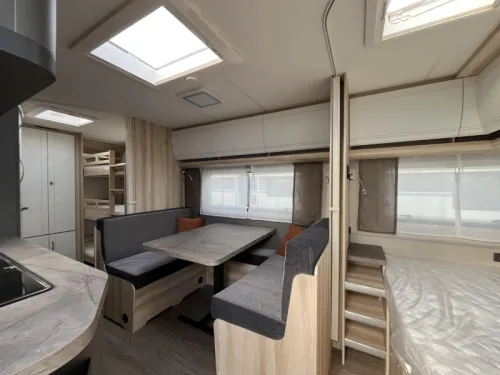 Hobby De Luxe 545 KMF sfeer-3bed-c6e-vloerv-etc Foto: 2