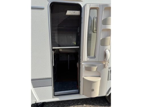 Hobby De Luxe 400 SFE incl. air awning photo: 8